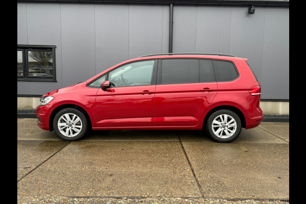 Volkswagen Touran 1.5 TSI DSG 150 pk Highline 5 persoons trekhaak LED