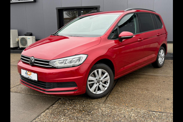 Volkswagen Touran 1.5 TSI DSG 150 pk Highline 5 persoons trekhaak LED