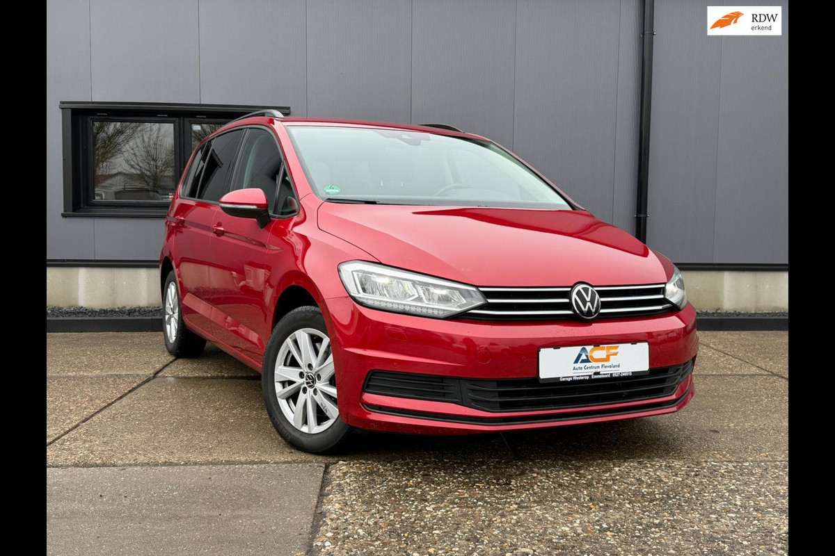 Volkswagen Touran 1.5 TSI DSG 150 pk Highline 5 persoons trekhaak LED