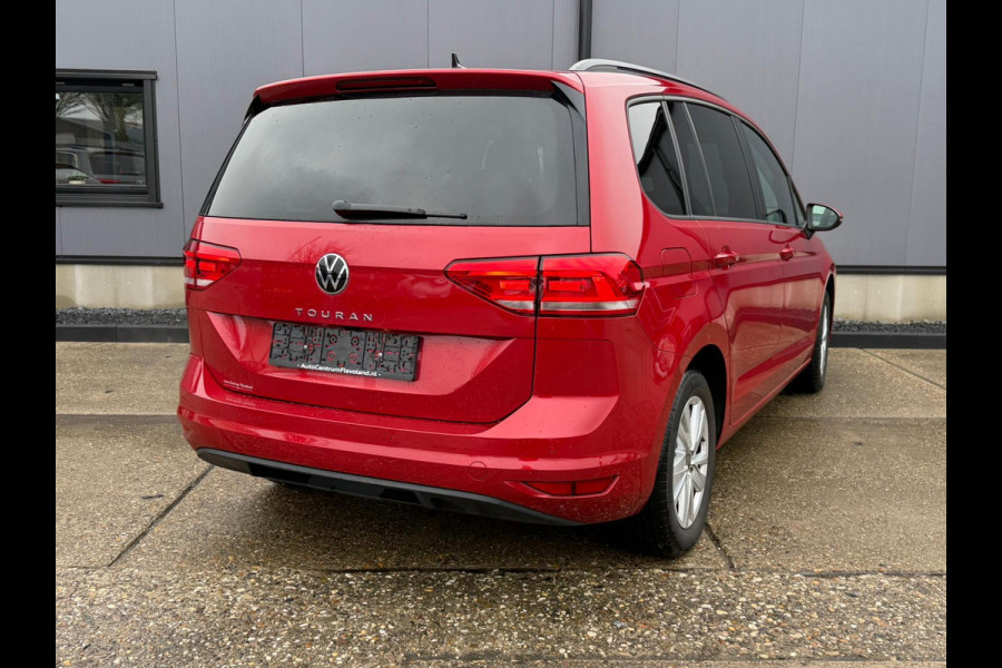 Volkswagen Touran 1.5 TSI DSG 150 pk Highline 5 persoons trekhaak LED