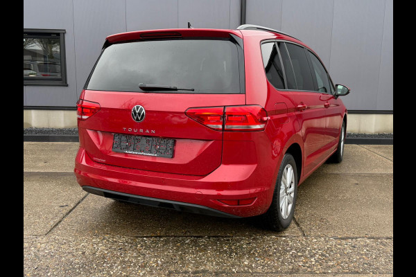 Volkswagen Touran 1.5 TSI DSG 150 pk Highline 5 persoons trekhaak LED