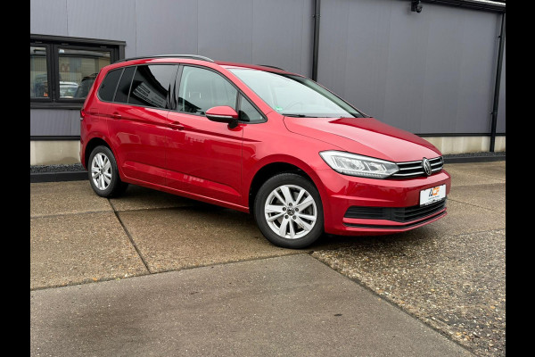 Volkswagen Touran 1.5 TSI DSG 150 pk Highline 5 persoons trekhaak LED