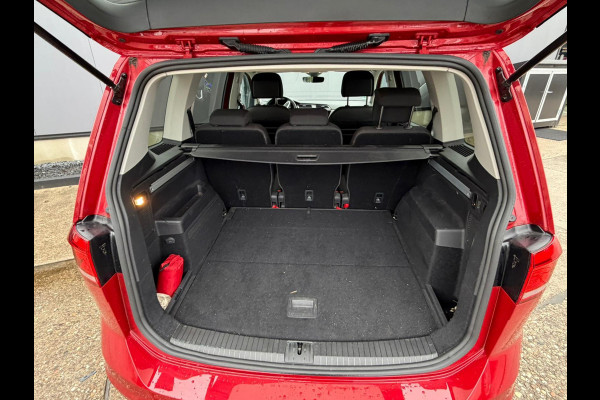 Volkswagen Touran 1.5 TSI DSG 150 pk Highline 5 persoons trekhaak LED