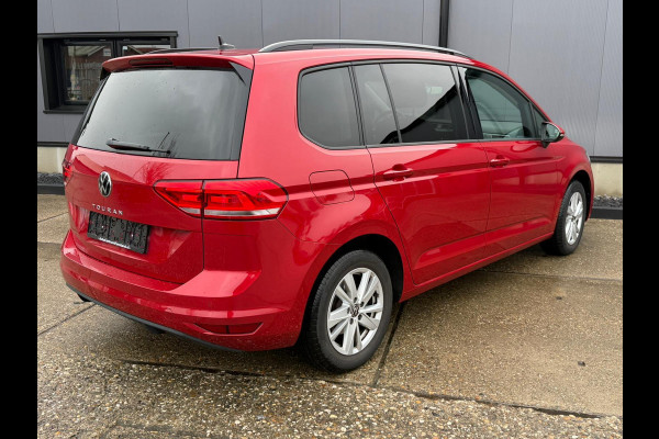 Volkswagen Touran 1.5 TSI DSG 150 pk Highline 5 persoons trekhaak LED