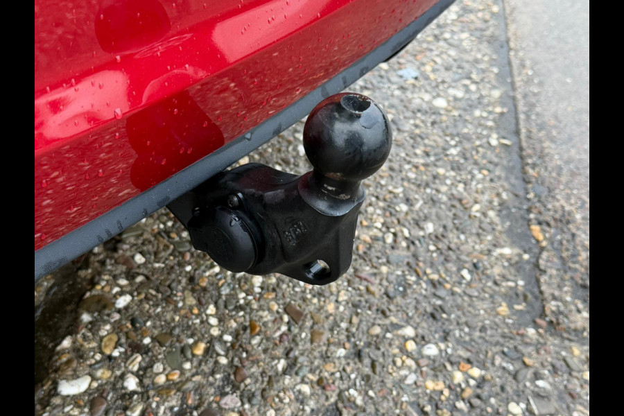 Volkswagen Touran 1.5 TSI DSG 150 pk Highline 5 persoons trekhaak LED