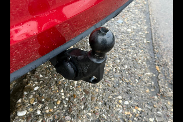 Volkswagen Touran 1.5 TSI DSG 150 pk Highline 5 persoons trekhaak LED