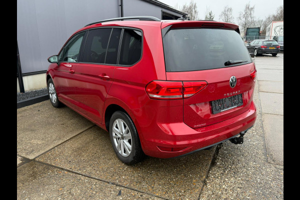 Volkswagen Touran 1.5 TSI DSG 150 pk Highline 5 persoons trekhaak LED
