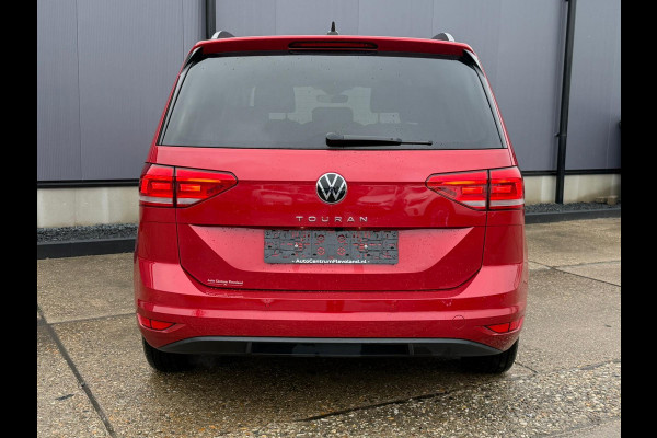Volkswagen Touran 1.5 TSI DSG 150 pk Highline 5 persoons trekhaak LED
