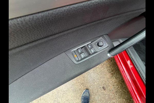 Volkswagen Touran 1.5 TSI DSG 150 pk Highline 5 persoons trekhaak LED