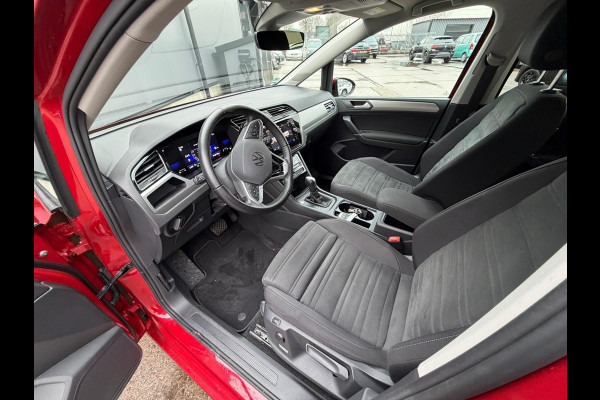 Volkswagen Touran 1.5 TSI DSG 150 pk Highline 5 persoons trekhaak LED