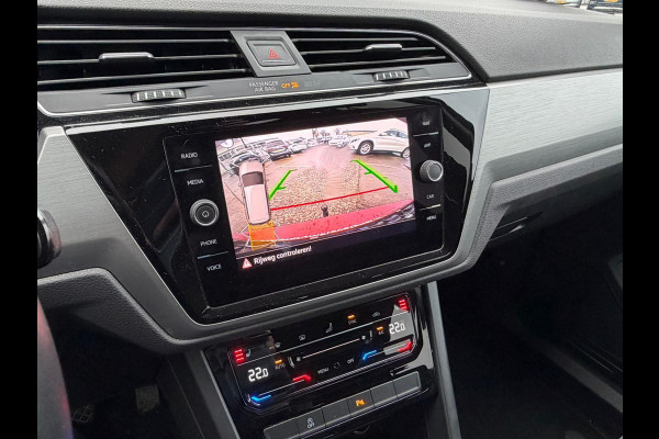 Volkswagen Touran 1.5 TSI DSG 150 pk Highline 5 persoons trekhaak LED