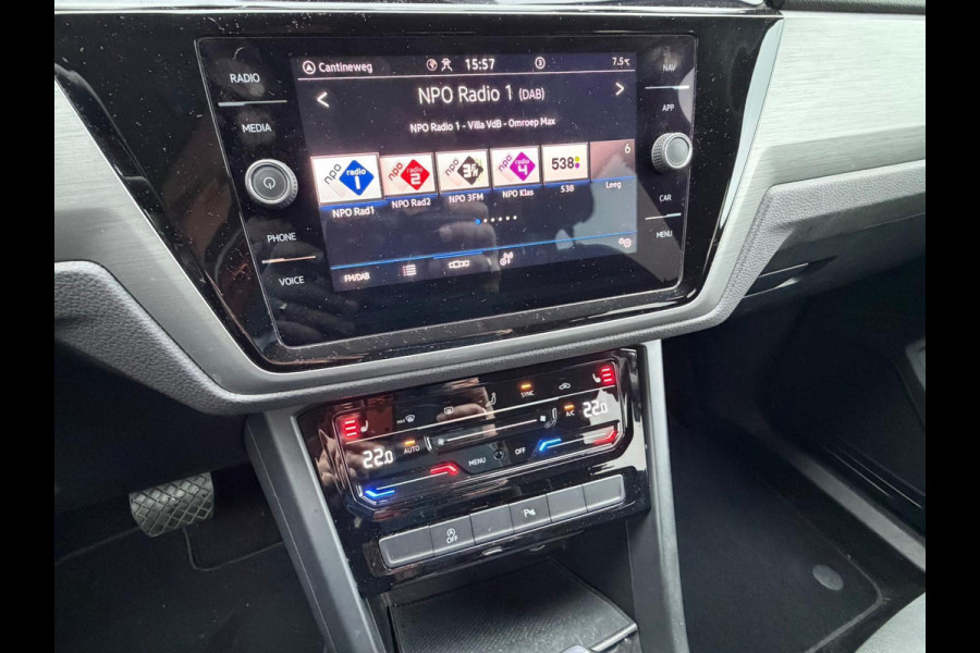 Volkswagen Touran 1.5 TSI DSG 150 pk Highline 5 persoons trekhaak LED