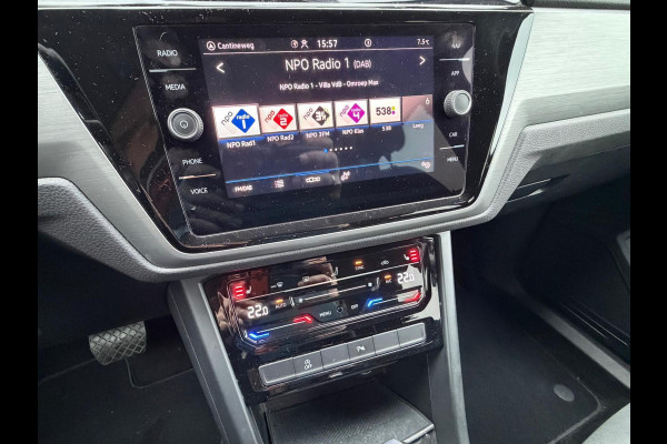 Volkswagen Touran 1.5 TSI DSG 150 pk Highline 5 persoons trekhaak LED