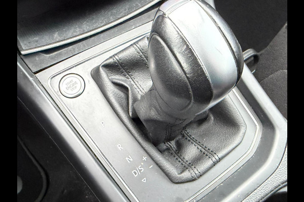 Volkswagen Touran 1.5 TSI DSG 150 pk Highline 5 persoons trekhaak LED