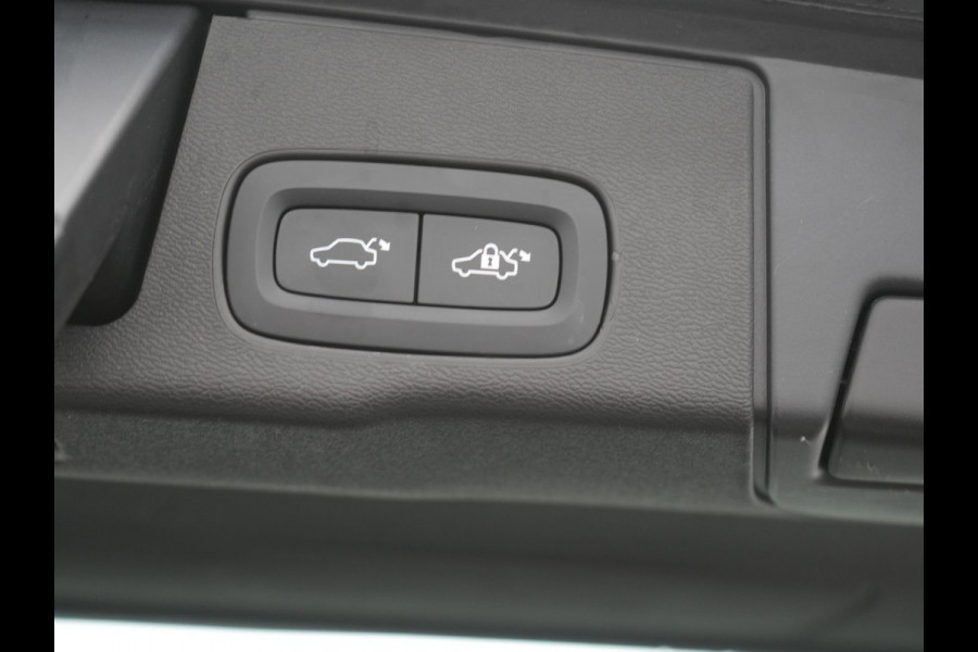 Volvo XC60 T6 AWD Plus Dark LONG RANGE Plug In Hybrid 350pk Dealer O.H PHEV | Panodak | Adaptive Cruise | 360 Camera | Lederen Sportstoelen Memory & Verwarmd | Keyless | Apple Carplay | Pilot Assist | Blis | Virtual | Google Maps | DAB |