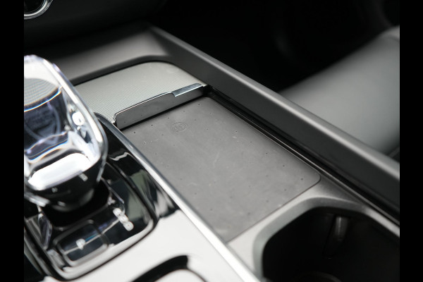 Volvo XC60 T6 AWD Plus Dark LONG RANGE Plug In Hybrid 350pk Dealer O.H PHEV | Panodak | Adaptive Cruise | 360 Camera | Lederen Sportstoelen Memory & Verwarmd | Keyless | Apple Carplay | Pilot Assist | Blis | Virtual | Google Maps | DAB |