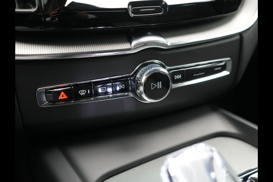 Volvo XC60 T6 AWD Plus Dark LONG RANGE Plug In Hybrid 350pk Dealer O.H PHEV | Panodak | Adaptive Cruise | 360 Camera | Lederen Sportstoelen Memory & Verwarmd | Keyless | Apple Carplay | Pilot Assist | Blis | Virtual | Google Maps | DAB |