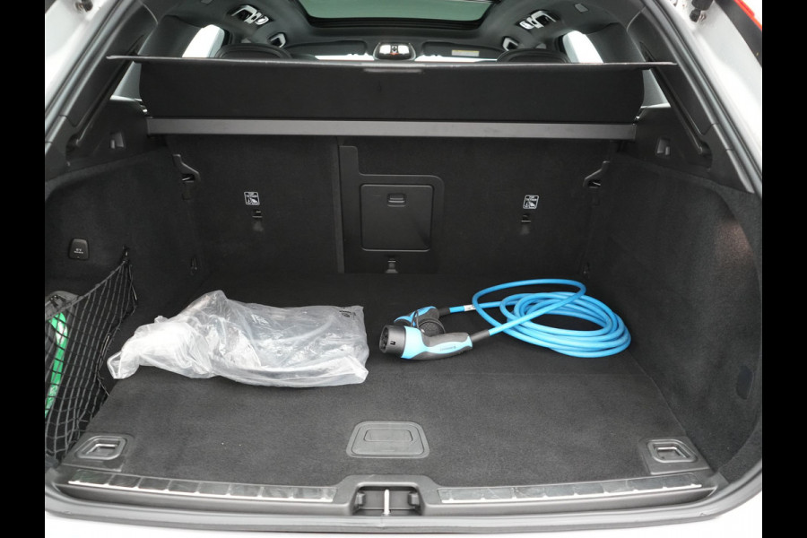 Volvo XC60 T6 AWD Plus Dark LONG RANGE Plug In Hybrid 350pk Dealer O.H PHEV | Panodak | Adaptive Cruise | 360 Camera | Lederen Sportstoelen Memory & Verwarmd | Keyless | Apple Carplay | Pilot Assist | Blis | Virtual | Google Maps | DAB |
