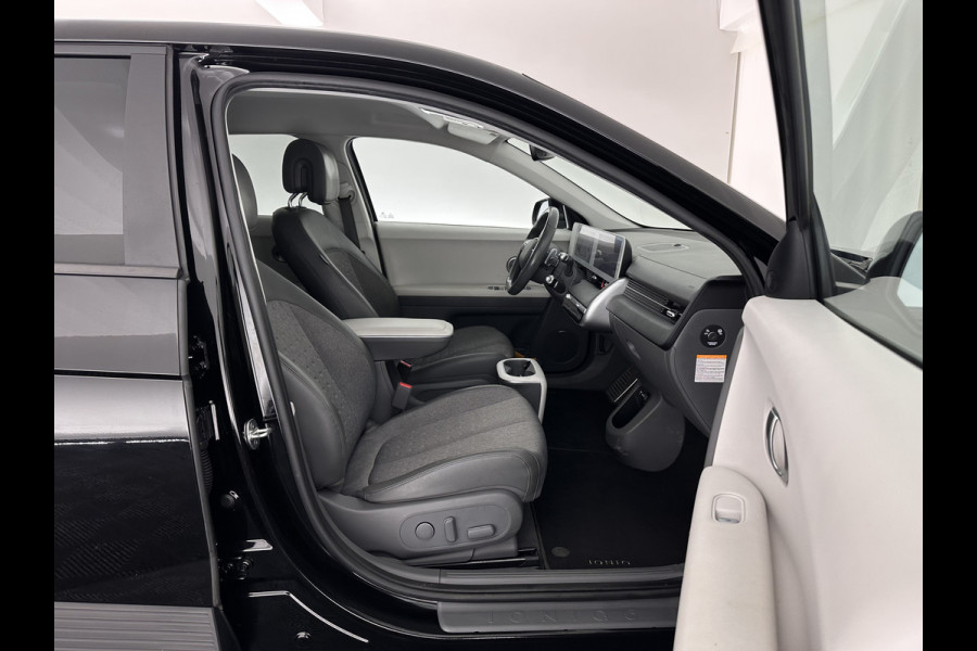 Hyundai IONIQ 5 Connect+ 73kWh INCL-BTW) Aut *HEATPUMP | LEATHER-FABRIC | BOSE-AUDIO | FULL-LED | DIGI-COCKPIT | AMBIENTLIGHT | DAB | SHIFTPADDLES | HEAD-UP | NAVI-FULLMAP | KEYLESS | CAMERA | HEATED-COMFORTSEATS | TOWBAR