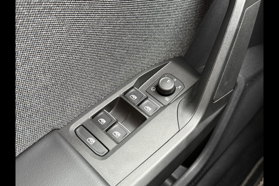 Seat Leon 1.5 eTSI Style Business Intense | Camera | Apple Carplay | Keyless