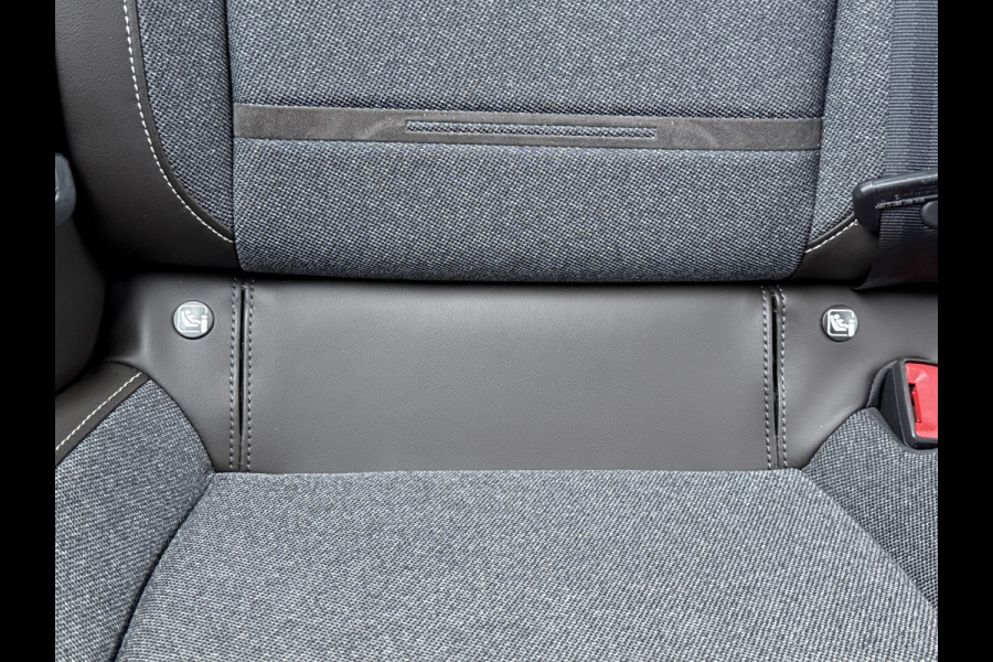 Seat Leon 1.5 eTSI Style Business Intense | Camera | Apple Carplay | Keyless