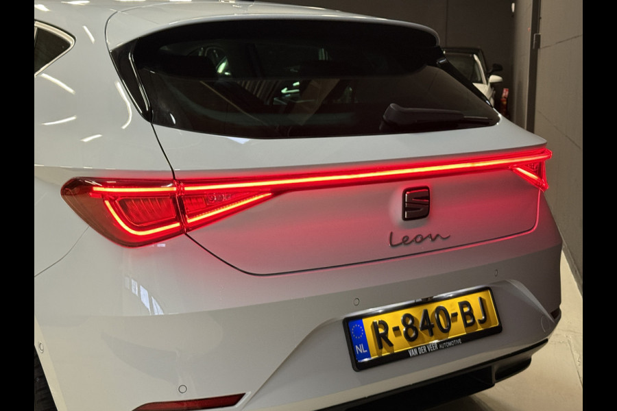 Seat Leon 1.5 eTSI Style Business Intense | Camera | Apple Carplay | Keyless