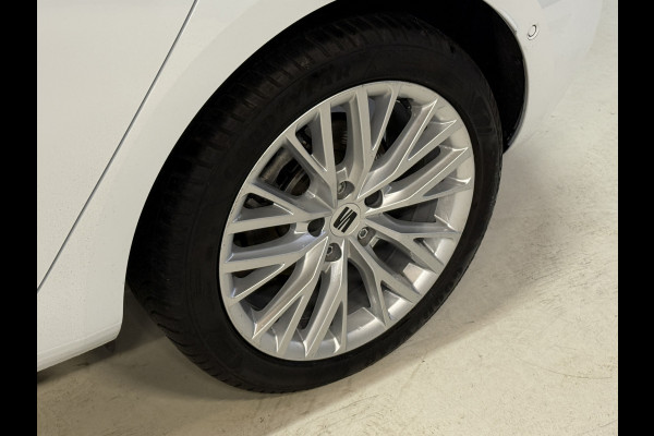 Seat Leon 1.5 eTSI Style Business Intense | Camera | Apple Carplay | Keyless