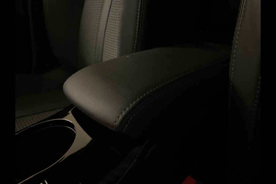 Peugeot 208 1.2 PureTech GT Pack AIRCO NAVI CRUISE ELEK RAMEN CENT VERG VELGEN PRIVACYGLAS