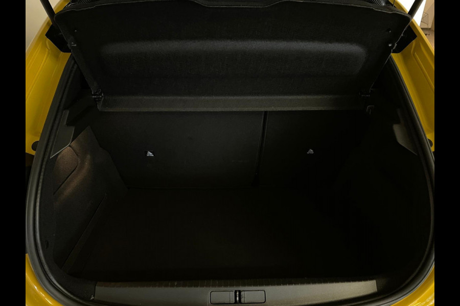 Peugeot 208 1.2 PureTech GT Pack AIRCO NAVI CRUISE ELEK RAMEN CENT VERG VELGEN PRIVACYGLAS