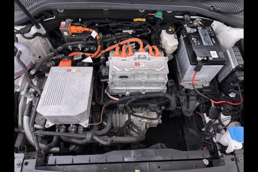 Volkswagen e-Golf Soh 90% Warmtepomp Adap.Cruise Control Navi Ecc Pdc Led Lmv Isofix Car-Net App-Connect Bluetooth Licht-/Regensensor Origineel Nederlandse Auto