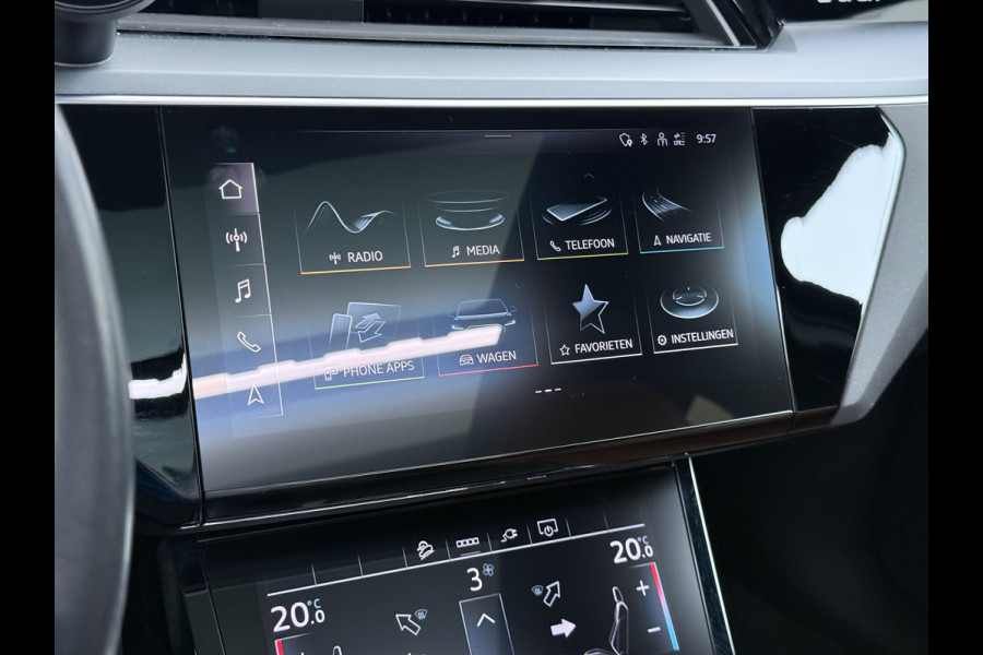 Audi e-tron 55 Quattro 95kWh SOH 96% Panoramadak Sportstoelen Trekhaak Adap.Cruise 360°Camera Apple Carplay Android Auto Leder Navi Ecc Busi Elek.Stoelen+Memory Elek.Achterklep Matrix Led AWD 4WD 1.800KG Trekgewicht 1e Eigenaar Origineel Nederlandse Auto Zeer complete Audi 55 E-tron