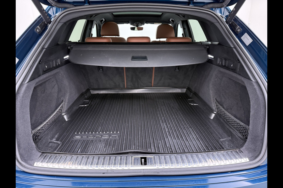 Audi e-tron 55 Quattro 95kWh SOH 96% Panoramadak Sportstoelen Trekhaak Adap.Cruise 360°Camera Apple Carplay Android Auto Leder Navi Ecc Busi Elek.Stoelen+Memory Elek.Achterklep Matrix Led AWD 4WD 1.800KG Trekgewicht 1e Eigenaar Origineel Nederlandse Auto Zeer complete Audi 55 E-tron