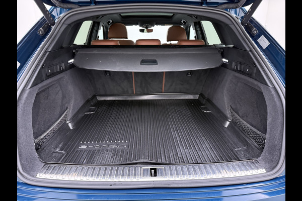 Audi e-tron 55 Quattro 95kWh SOH 96% Panoramadak Sportstoelen Trekhaak Adap.Cruise 360°Camera Apple Carplay Android Auto Leder Navi Ecc Busi Elek.Stoelen+Memory Elek.Achterklep Matrix Led AWD 4WD 1.800KG Trekgewicht 1e Eigenaar Origineel Nederlandse Auto Zeer complete Audi 55 E-tron