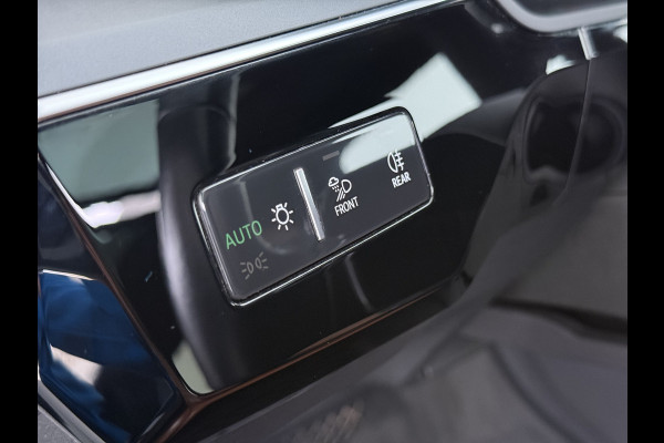 Audi e-tron 55 Quattro 95kWh SOH 96% Panoramadak Sportstoelen Trekhaak Adap.Cruise 360°Camera Apple Carplay Android Auto Leder Navi Ecc Busi Elek.Stoelen+Memory Elek.Achterklep Matrix Led AWD 4WD 1.800KG Trekgewicht 1e Eigenaar Origineel Nederlandse Auto Zeer complete Audi 55 E-tron