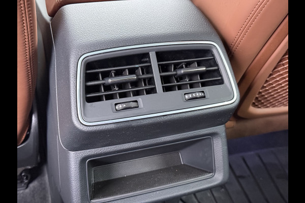 Audi e-tron 55 Quattro 95kWh SOH 96% Panoramadak Sportstoelen Trekhaak Adap.Cruise 360°Camera Apple Carplay Android Auto Leder Navi Ecc Busi Elek.Stoelen+Memory Elek.Achterklep Matrix Led AWD 4WD 1.800KG Trekgewicht 1e Eigenaar Origineel Nederlandse Auto Zeer complete Audi 55 E-tron
