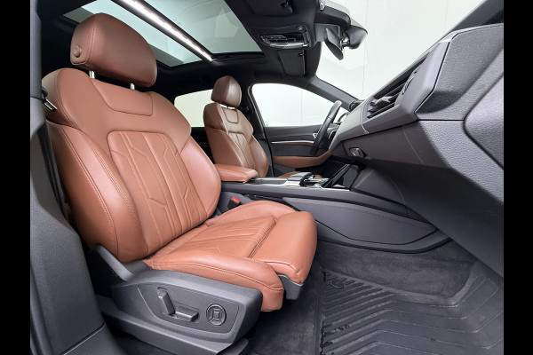Audi e-tron 55 Quattro 95kWh SOH 96% Panoramadak Sportstoelen Trekhaak Adap.Cruise 360°Camera Apple Carplay Android Auto Leder Navi Ecc Busi Elek.Stoelen+Memory Elek.Achterklep Matrix Led AWD 4WD 1.800KG Trekgewicht 1e Eigenaar Origineel Nederlandse Auto Zeer complete Audi 55 E-tron