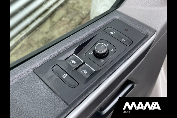 Volkswagen Transporter 2.0TDI 150PK L2H1 DC Bulli Automaat Leer LED Navi Carplay Trekhaak
