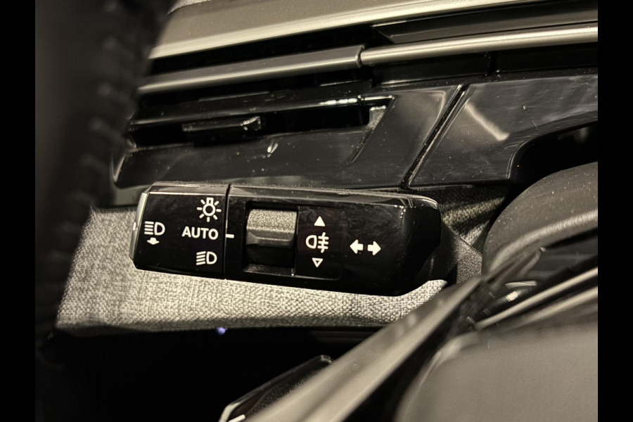 Peugeot 5008 1.2 Hybrid 136 pk Allure Automaat Navigatie Cruise control Climate control LED Camera Apple Carplay/ Android Auto