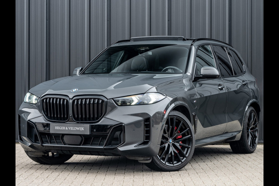 BMW X5 xDrive50e 490pk M Sport Pro | Panoramadak | Soft Close | Comfort Access | Trekhaak | Iconic Glow | M Gordels | 4-Zone Climate | Adaptive Led. | 360 Camera | Head-Up | Active Cruise | Harman/Kardon |