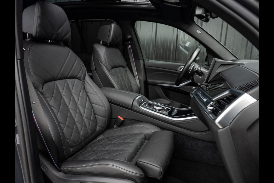 BMW X5 xDrive50e 490pk M Sport Pro | Panoramadak | Soft Close | Comfort Access | Trekhaak | Iconic Glow | M Gordels | 4-Zone Climate | Adaptive Led. | 360 Camera | Head-Up | Active Cruise | Harman/Kardon |