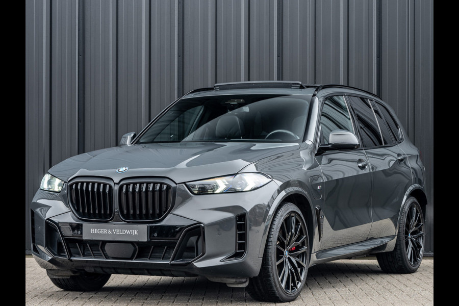 BMW X5 xDrive50e 490pk M Sport Pro | Panoramadak | Soft Close | Comfort Access | Trekhaak | Iconic Glow | M Gordels | 4-Zone Climate | Adaptive Led. | 360 Camera | Head-Up | Active Cruise | Harman/Kardon |