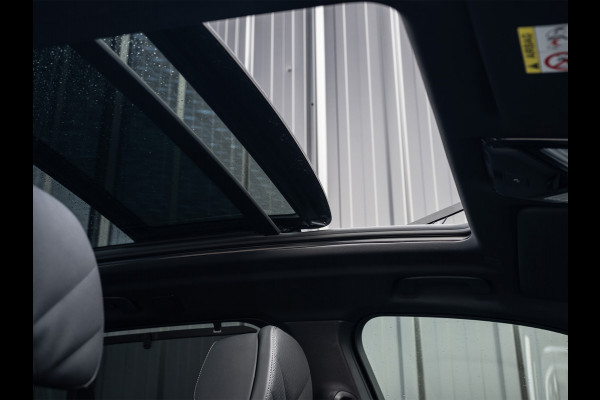 BMW X5 xDrive50e 490pk M Sport Pro | Panoramadak | Soft Close | Comfort Access | Trekhaak | Iconic Glow | M Gordels | 4-Zone Climate | Adaptive Led. | 360 Camera | Head-Up | Active Cruise | Harman/Kardon |