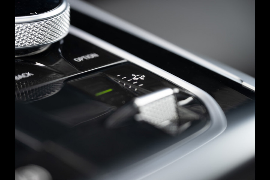 BMW X5 xDrive50e 490pk M Sport Pro | Panoramadak | Soft Close | Comfort Access | Trekhaak | Iconic Glow | M Gordels | 4-Zone Climate | Adaptive Led. | 360 Camera | Head-Up | Active Cruise | Harman/Kardon |