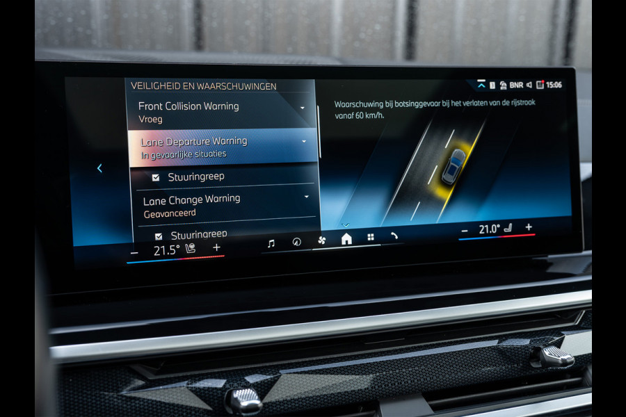 BMW X5 xDrive50e 490pk M Sport Pro | Panoramadak | Soft Close | Comfort Access | Trekhaak | Iconic Glow | M Gordels | 4-Zone Climate | Adaptive Led. | 360 Camera | Head-Up | Active Cruise | Harman/Kardon |