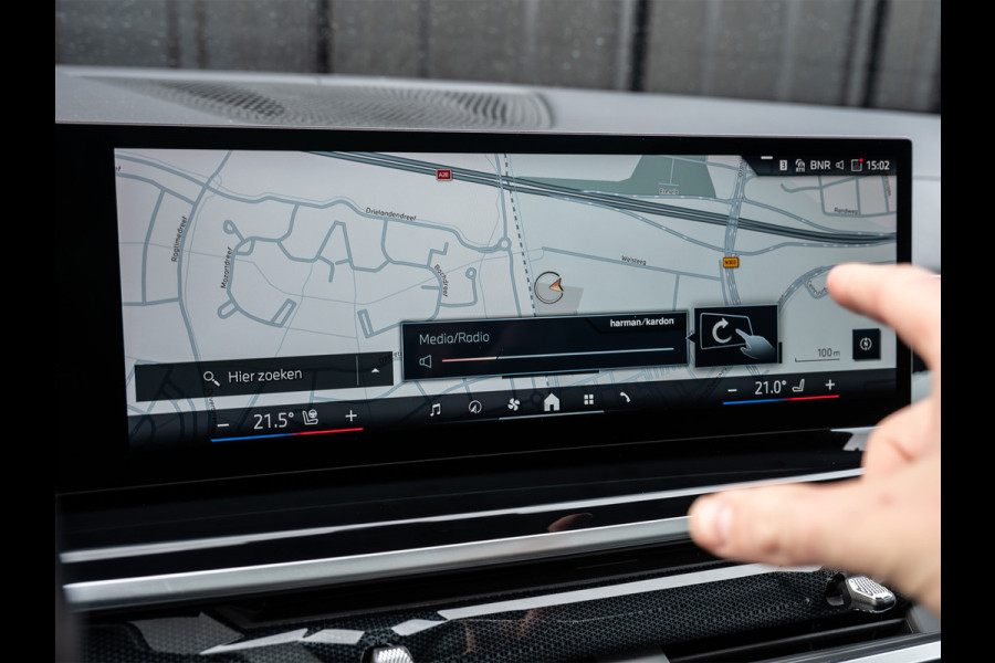 BMW X5 xDrive50e 490pk M Sport Pro | Panoramadak | Soft Close | Comfort Access | Trekhaak | Iconic Glow | M Gordels | 4-Zone Climate | Adaptive Led. | 360 Camera | Head-Up | Active Cruise | Harman/Kardon |