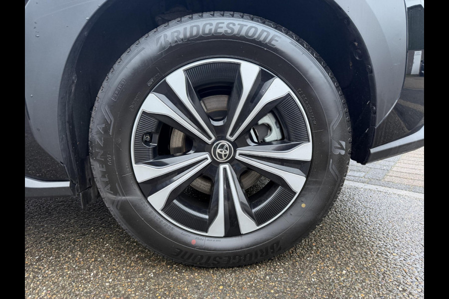 Toyota Bz4x Dynamic 71 kWh SOH 100% | 3-FASE | 5.000 KM | NAVIGATIE | 360° CAMERA + PDC | STUUR- & STOELVERWARMING | ADAPTIEVE CRUISE CONTROL | ELEKTRISCHE ACHTERKLEP | FABRIEKSGARANTIE 3034!