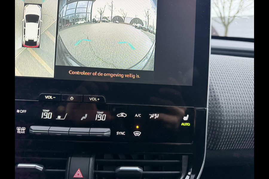 Toyota Bz4x Dynamic 71 kWh SOH 100% | 3-FASE | 5.000 KM | NAVIGATIE | 360° CAMERA + PDC | STUUR- & STOELVERWARMING | ADAPTIEVE CRUISE CONTROL | ELEKTRISCHE ACHTERKLEP | FABRIEKSGARANTIE 3034!