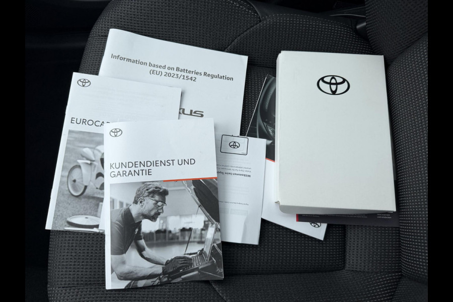 Toyota Bz4x Dynamic 71 kWh SOH 100% | 3-FASE | 5.000 KM | NAVIGATIE | 360° CAMERA + PDC | STUUR- & STOELVERWARMING | ADAPTIEVE CRUISE CONTROL | ELEKTRISCHE ACHTERKLEP | FABRIEKSGARANTIE 3034!