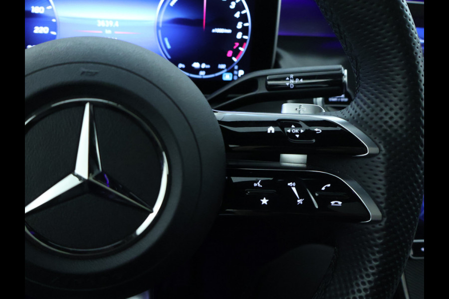 Mercedes-Benz GLC 300 e 4MATIC AMG Plug-In Hybride | AMG Line | Night Pakket | Panoramadak | Trekhaak | Inclusief 24 maanden MB Certified garantie voor Europa.