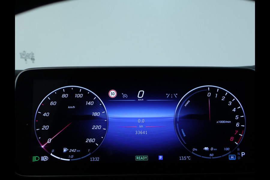 Mercedes-Benz GLC 300 e 4MATIC AMG Plug-In Hybride | AMG Line | Night Pakket | Panoramadak | Trekhaak | Inclusief 24 maanden MB Certified garantie voor Europa.